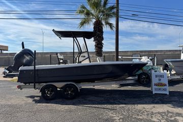 2023 Robalo 206 Cayman