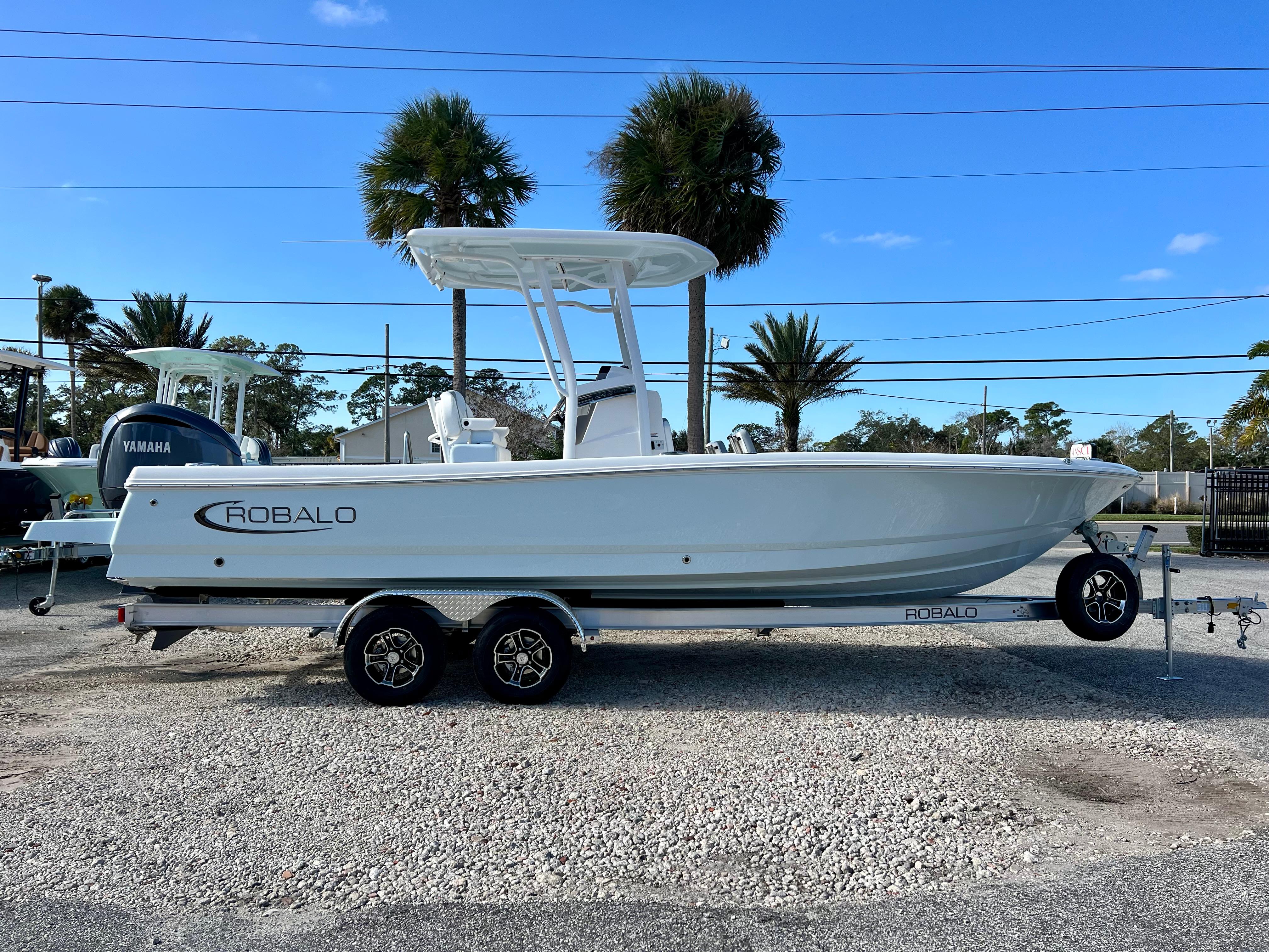 2024 Robalo 246 Cayman