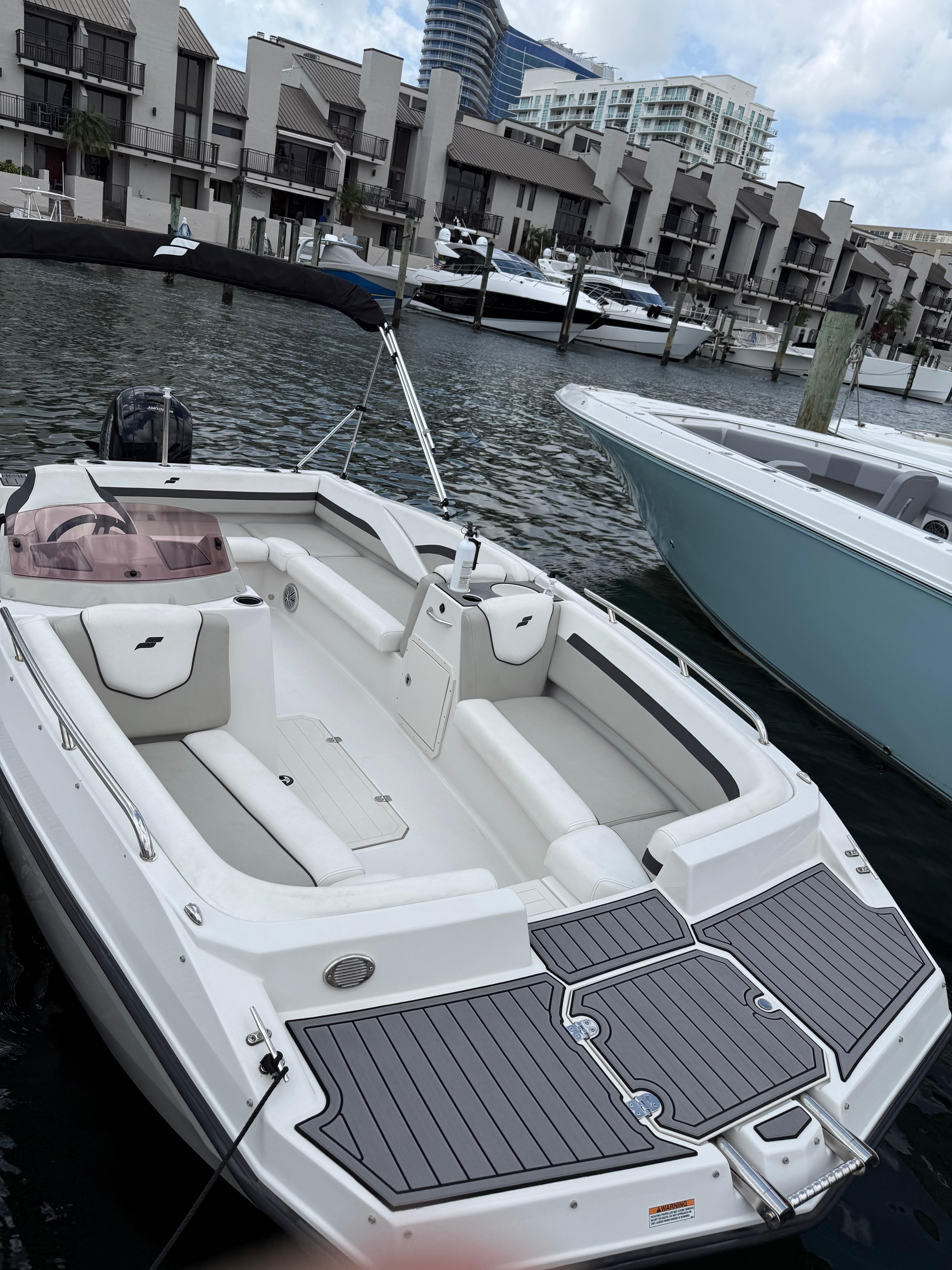 Starcraft SVX 191 OB 2022 Starcraft SVX 191 OB boat docked in a marina, surrounded by modern buildings.