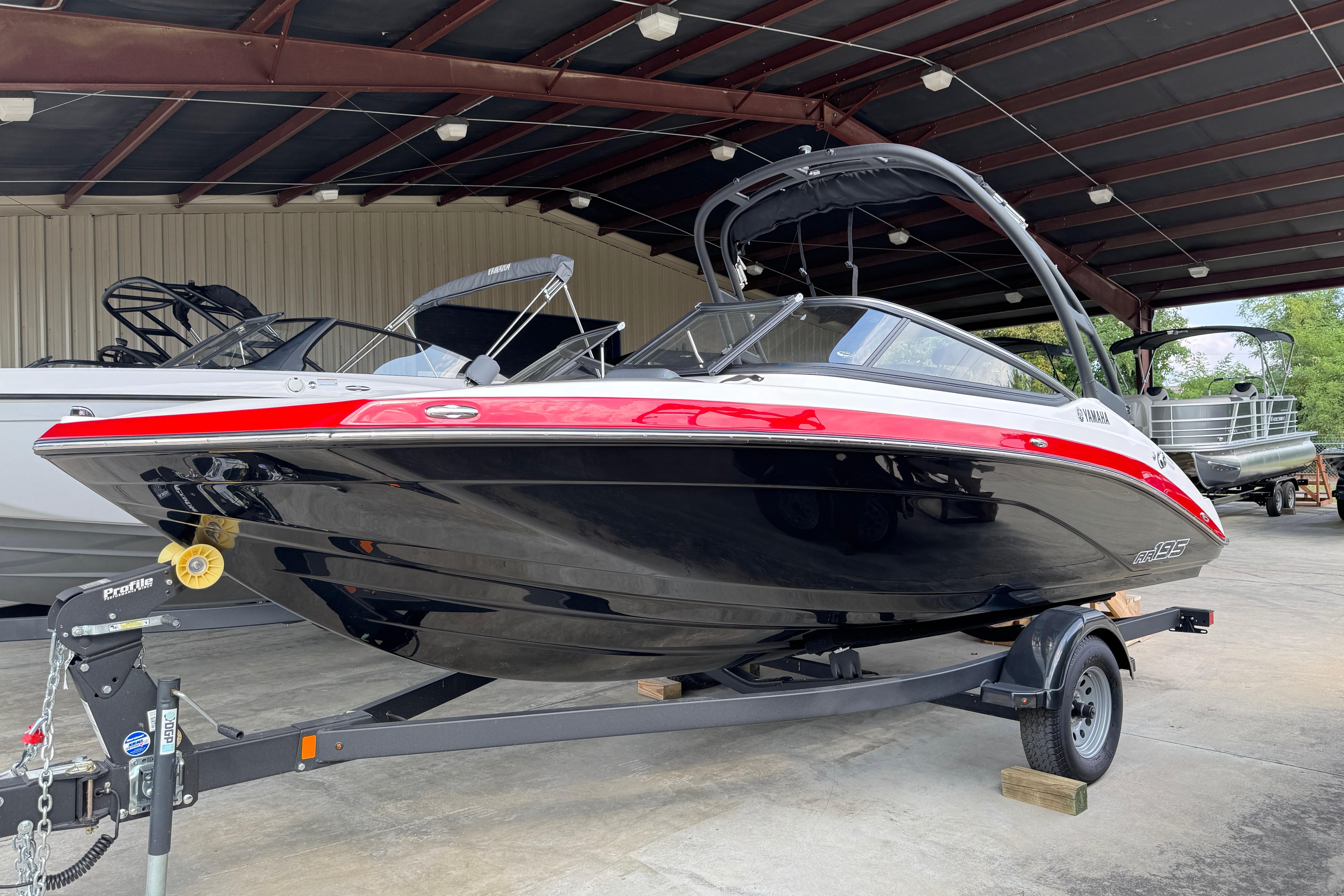 2025 Yamaha Boats AR195