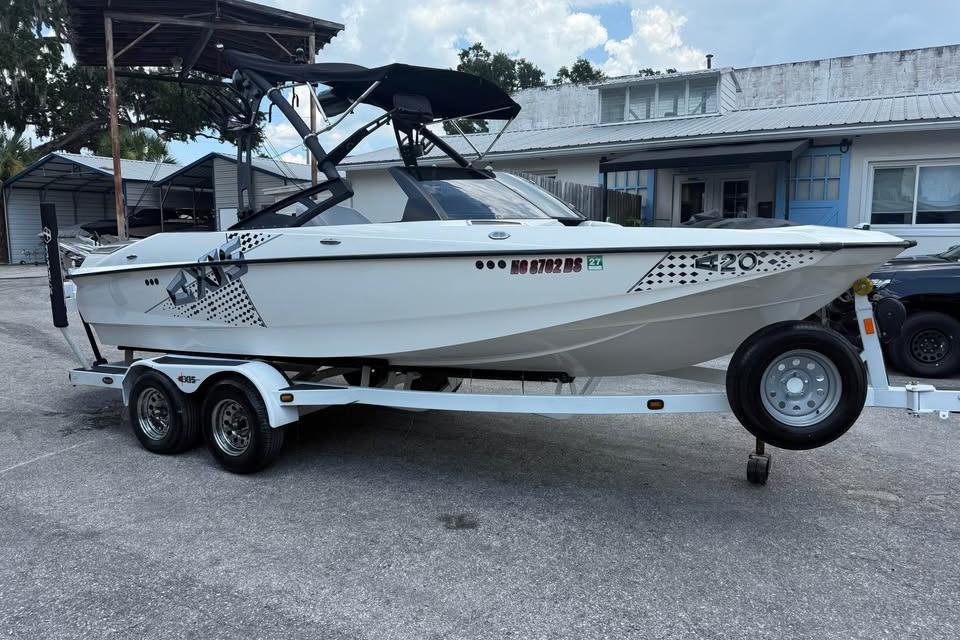 2011 Axis A20