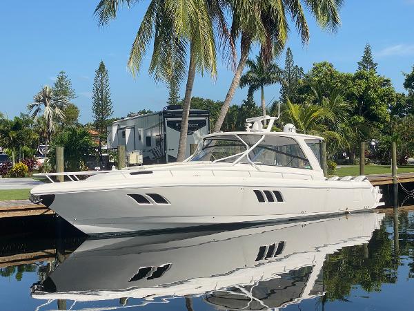 2019 Intrepid 475 Sport Yacht