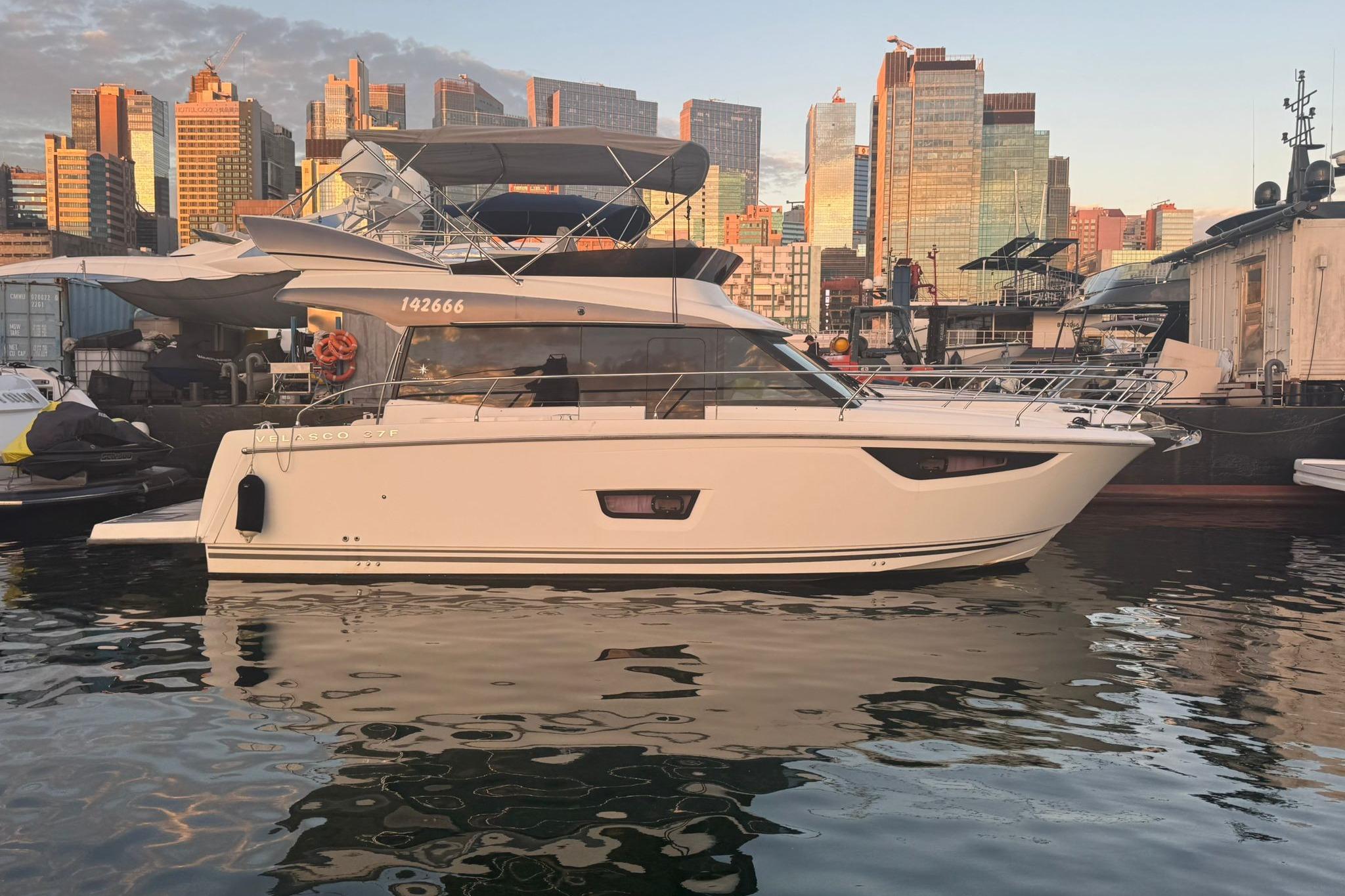 2017 Jeanneau Velasco 37F