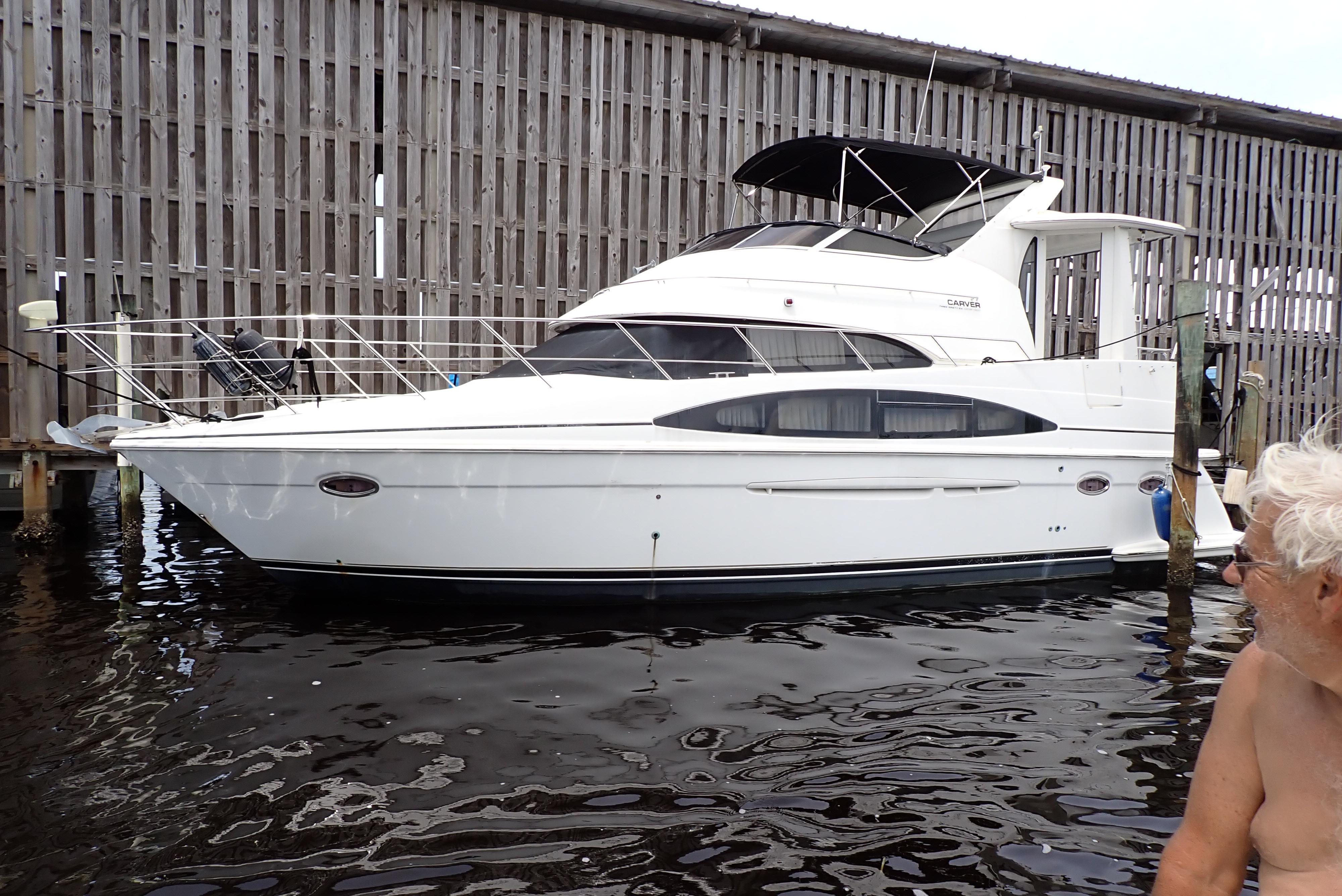 Carver 396 Aft Cabin MY 2004 Carver 396 Aft Cabin MY yacht docked near wooden structure.