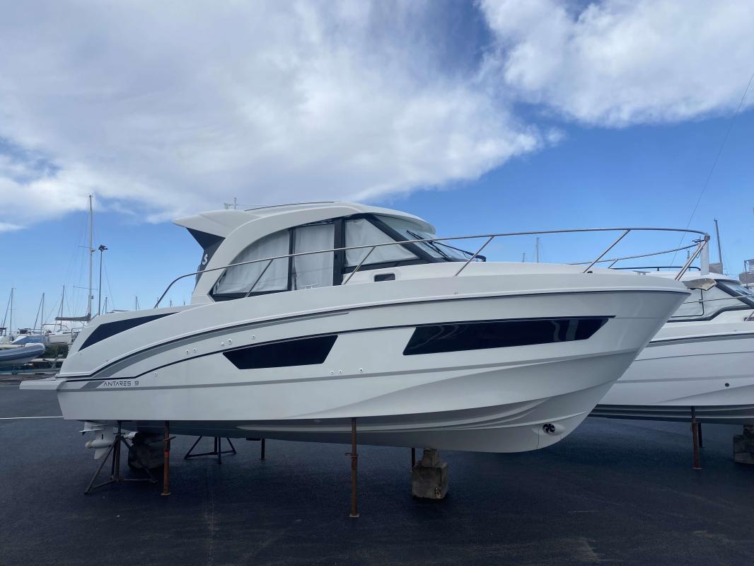 Beneteau Antares 9 OB