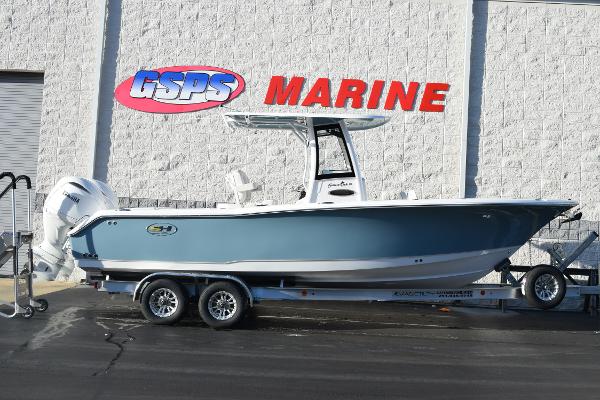Sea Hunt Gamefish 25 2025 Sea Hunt Gamefish 25 boat on trailer at GSPS Marine dealership.