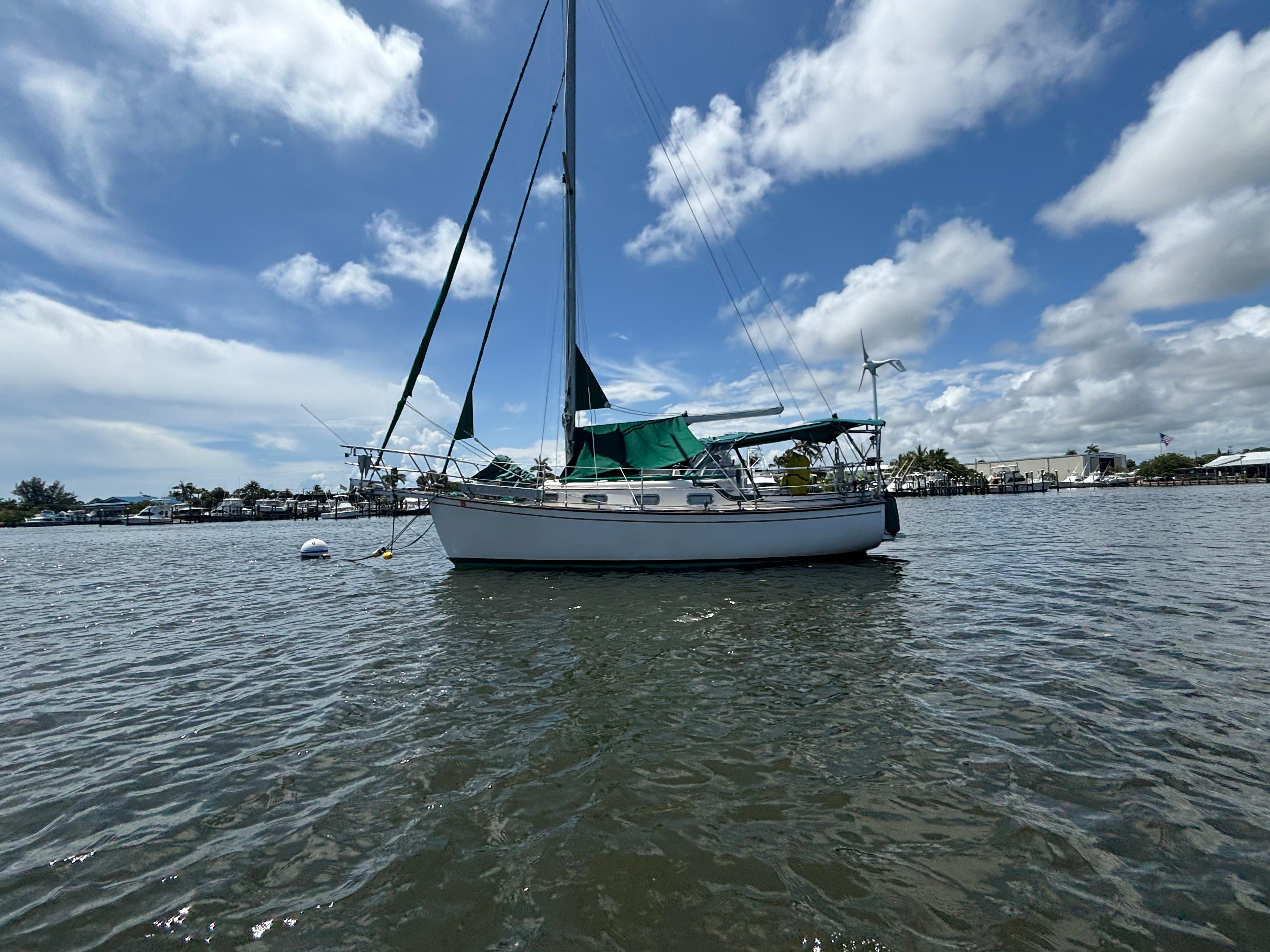 Island Packet 27