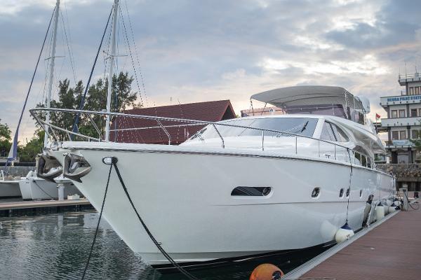 2009 Ferretti Yachts 780