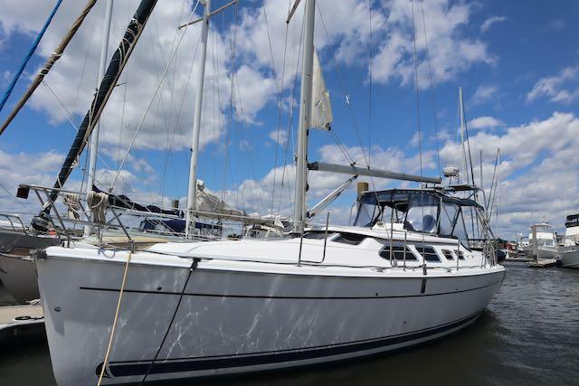 2005 Hunter 41 Deck Salon