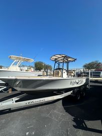 2018 Sportsman Masters 227 Bay Boat