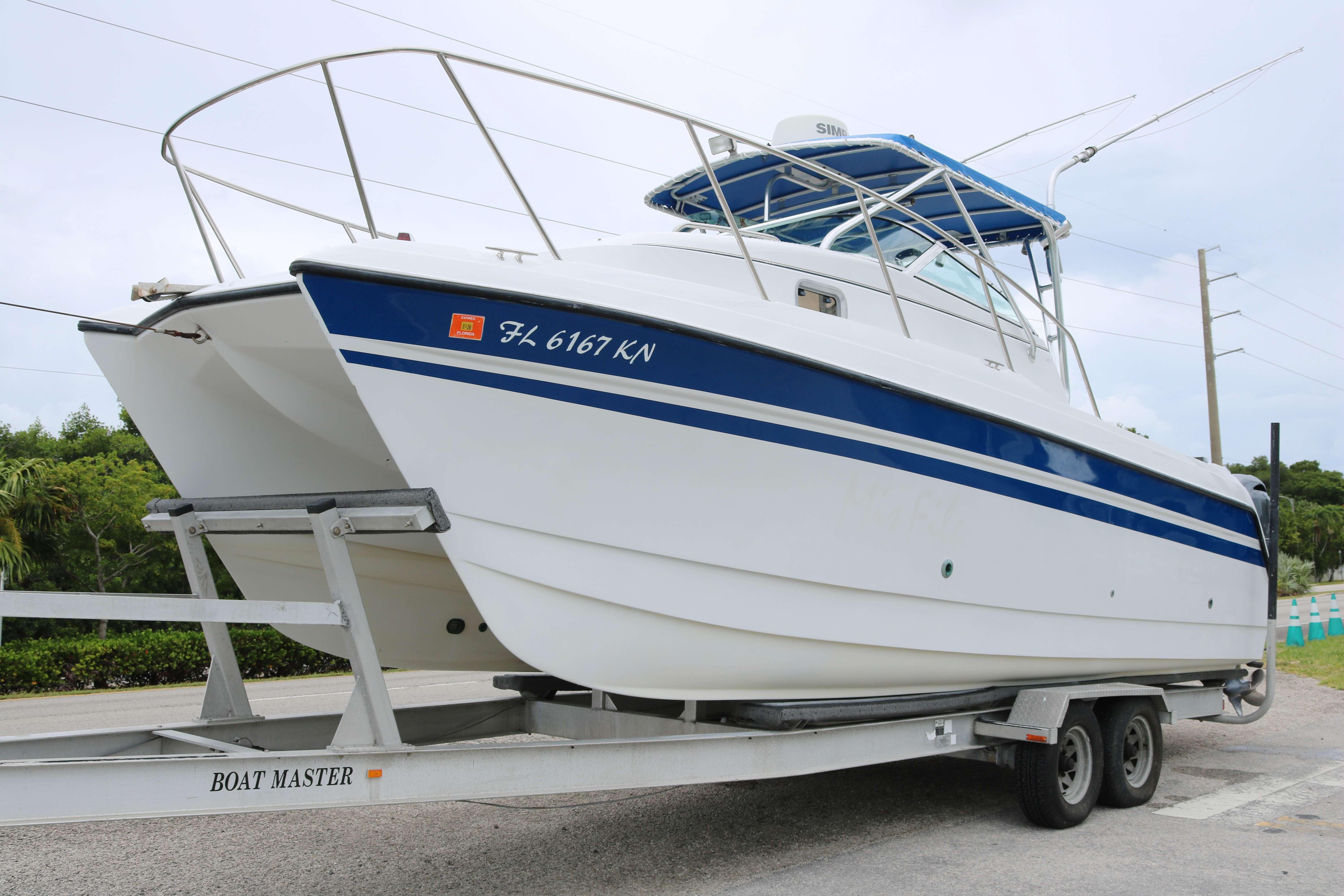 Glacier Bay 2670 Island Runner 1999 Glacier Bay 2670 Island Runner boat on trailer, side view.