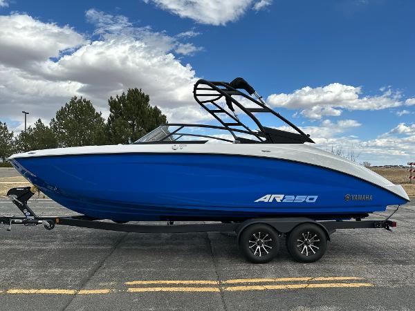 2025 Yamaha Boats AR250