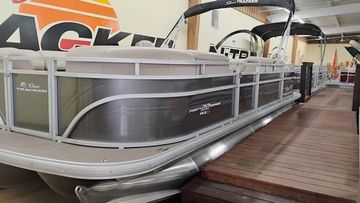 2025 Sun Tracker Party Barge 22 RF XP3