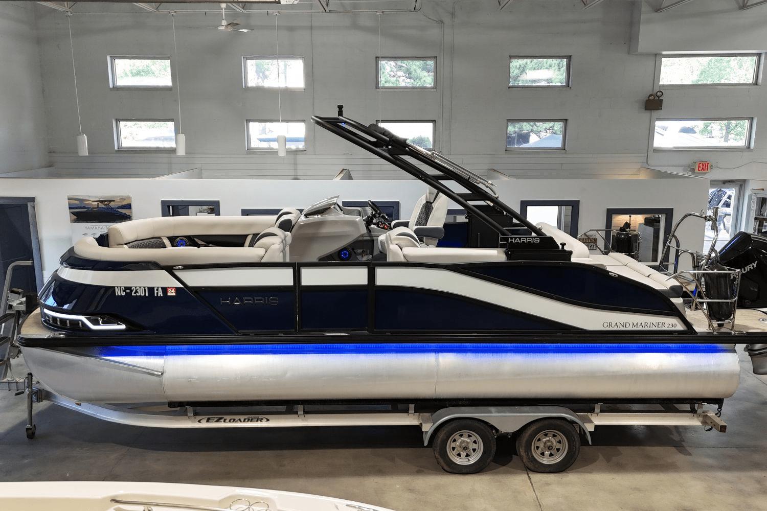 2023 Harris 230 Grand Mariner