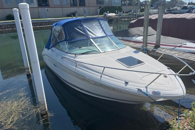2001 Sea Ray 225 Weekender