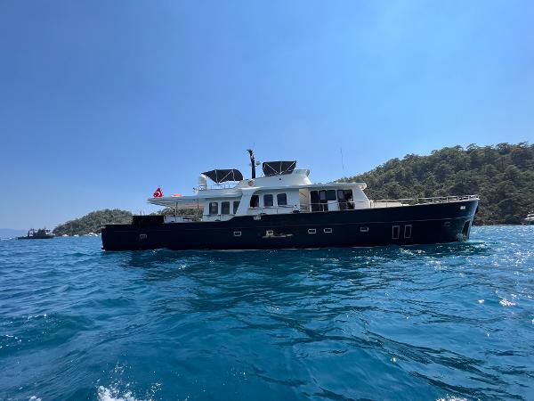 2006 Custom 28M