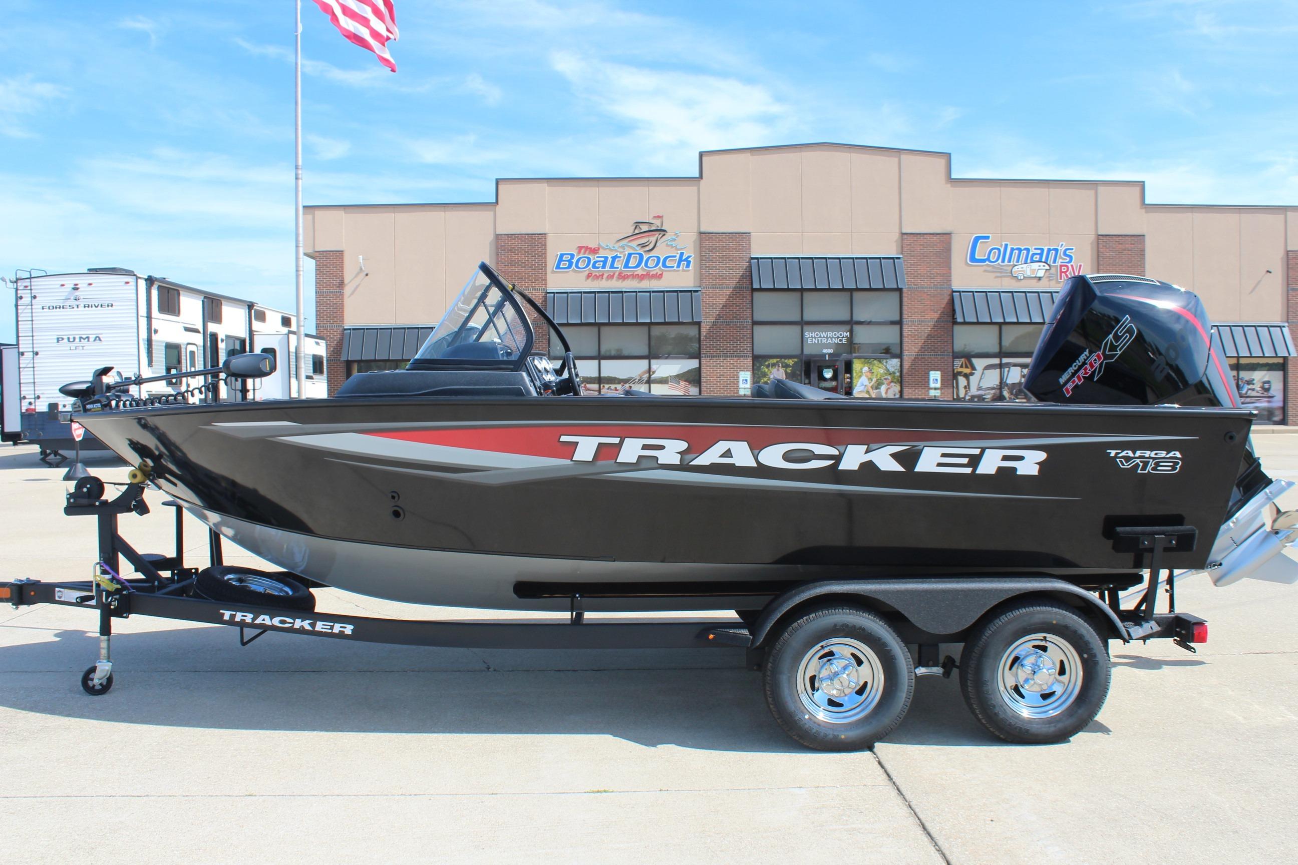 Tracker Targa V-18 Combo 2026 Tracker Targa V-18 Combo boat on trailer, parked outside dealership.