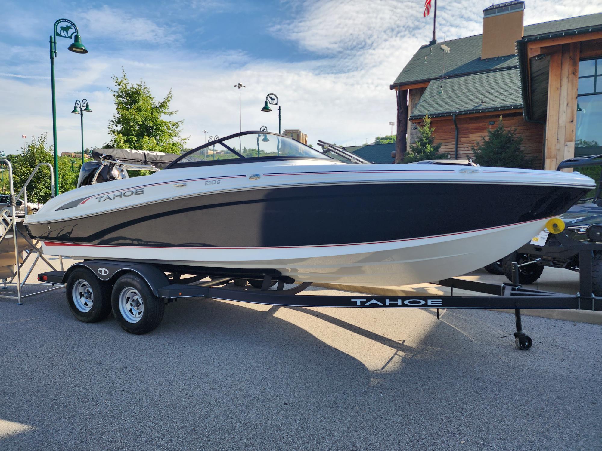 2024 Tahoe 210 S