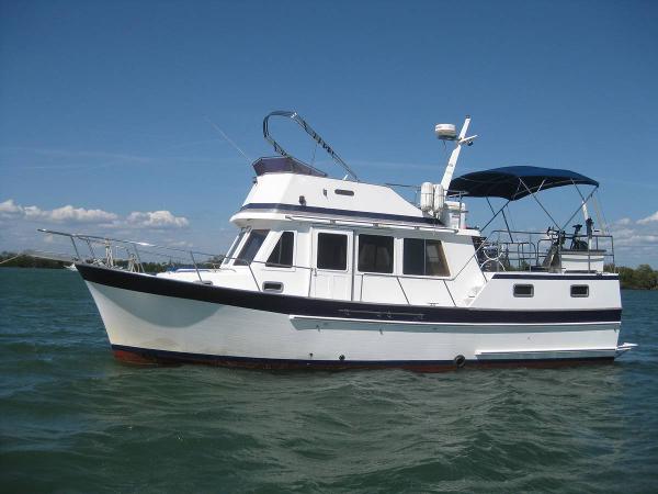 Senator 35 Sundeck Trawler