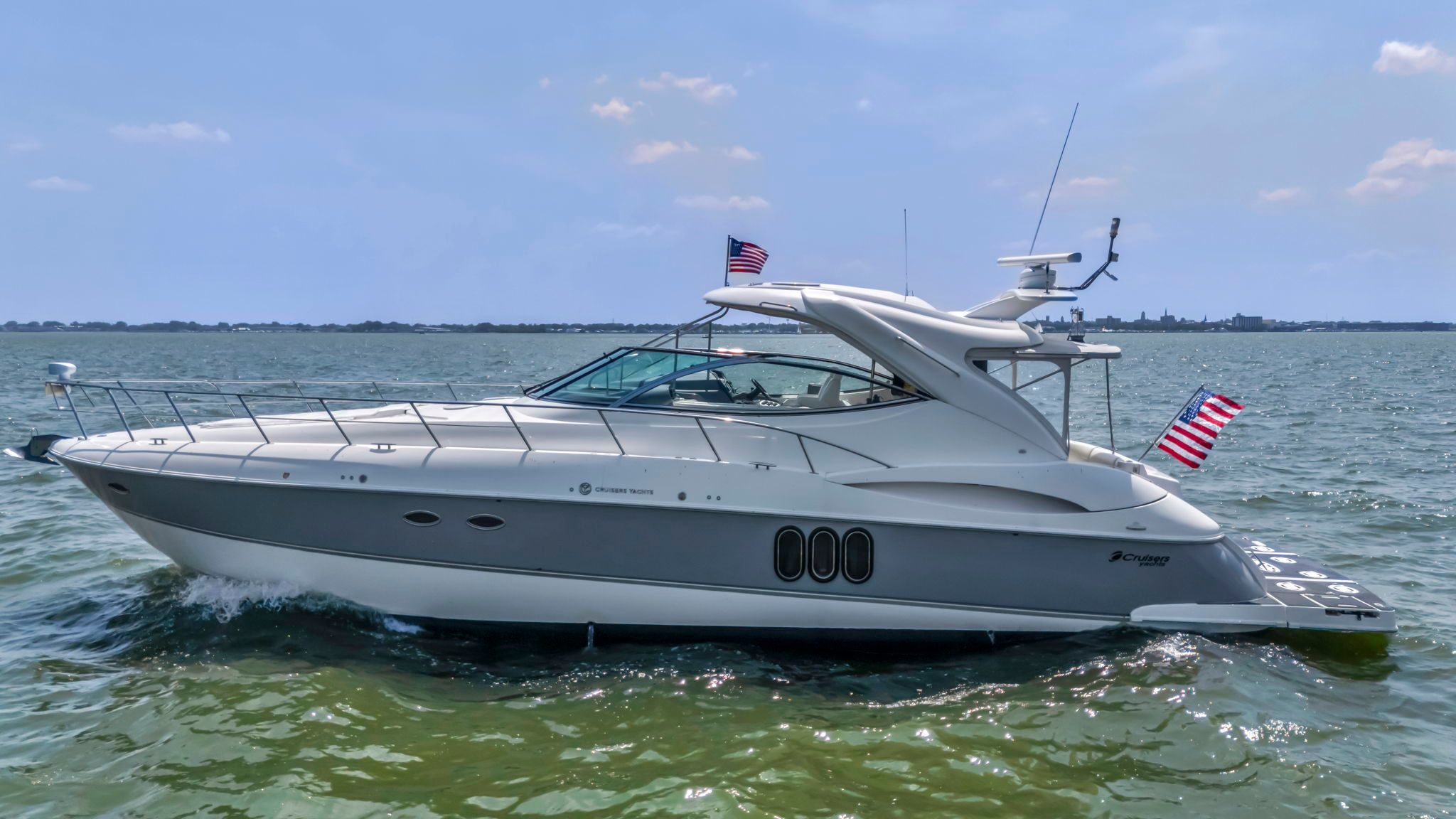 2007 Cruisers Yachts 520 Express