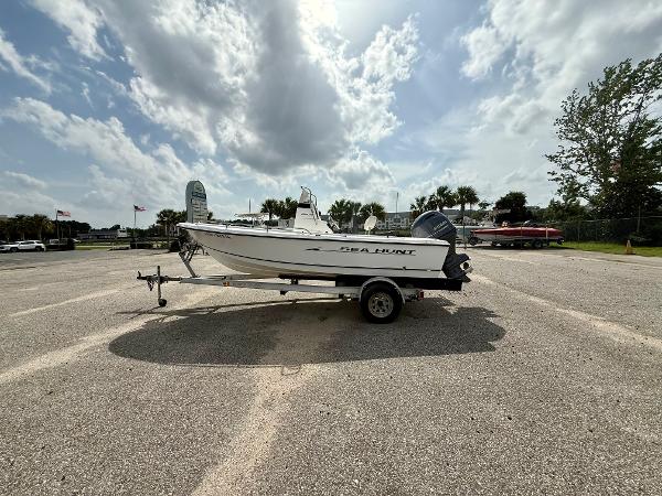2007 Sea Hunt Triton 172