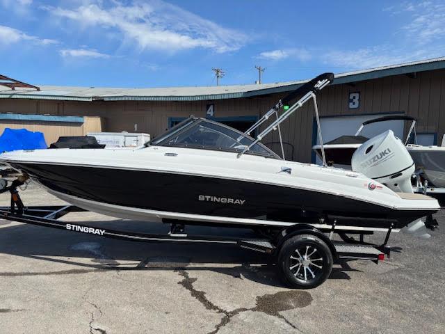 2025 Stingray 191DC DUAL CONSOLE BOWRIDER