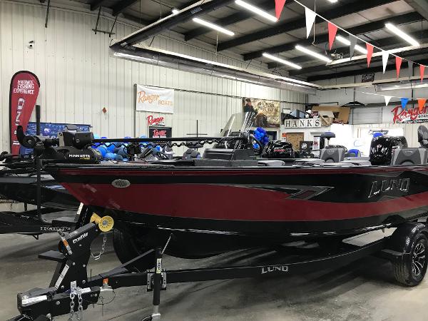 Lund 1775 Impact XS SS 2025 Lund 1775 Impact XS SS boat displayed in a showroom with banners.
