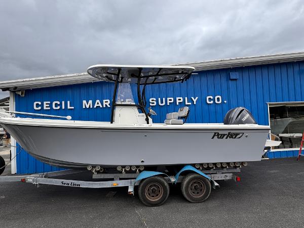 2025 Parker 23SE Center Console