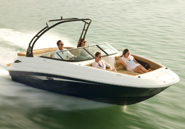 2016 Sea Ray 240 Sundeck