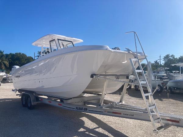 2025 Twin Vee 280 GFX CC