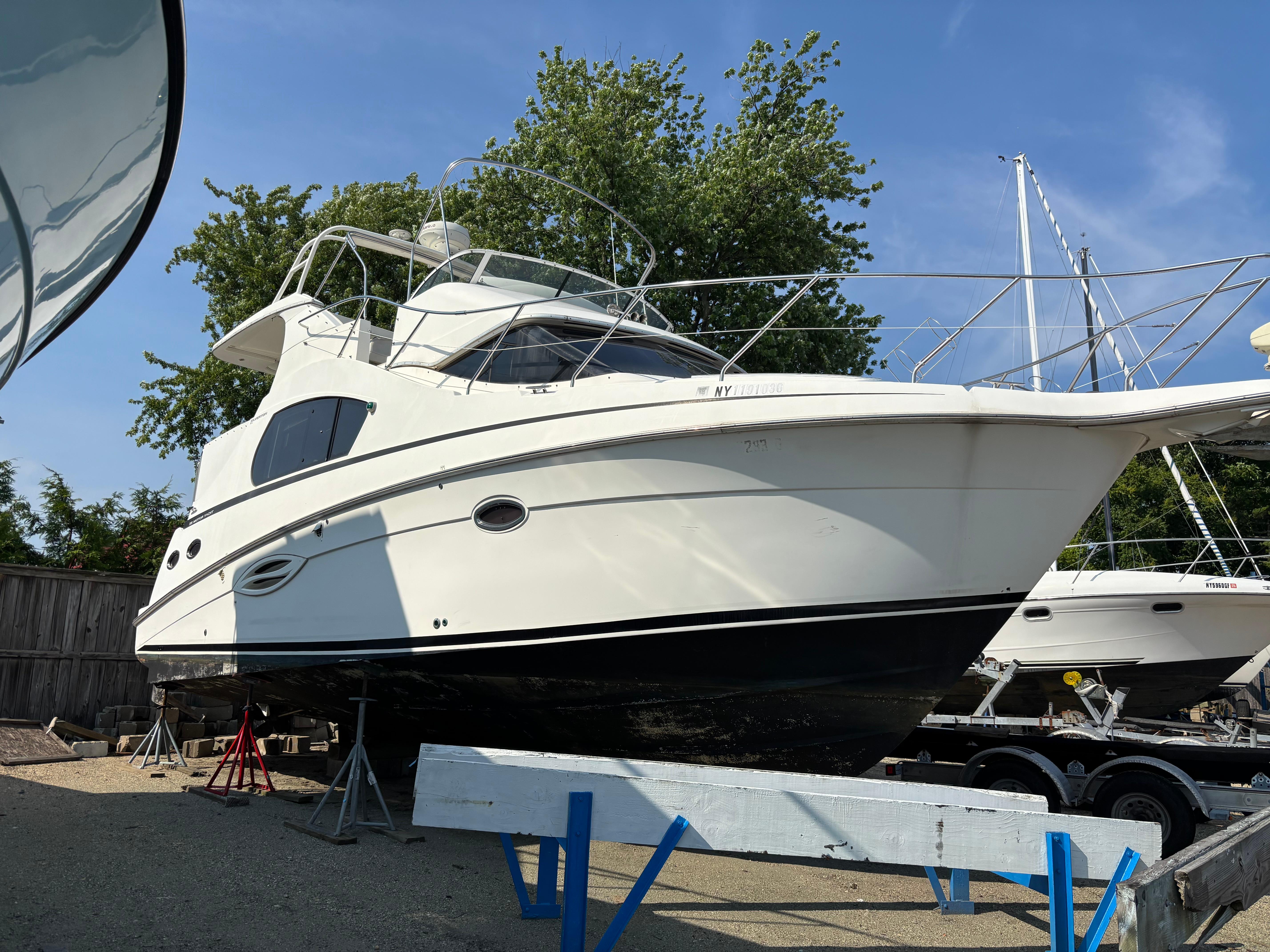 2004 Silverton 35 Motor Yacht