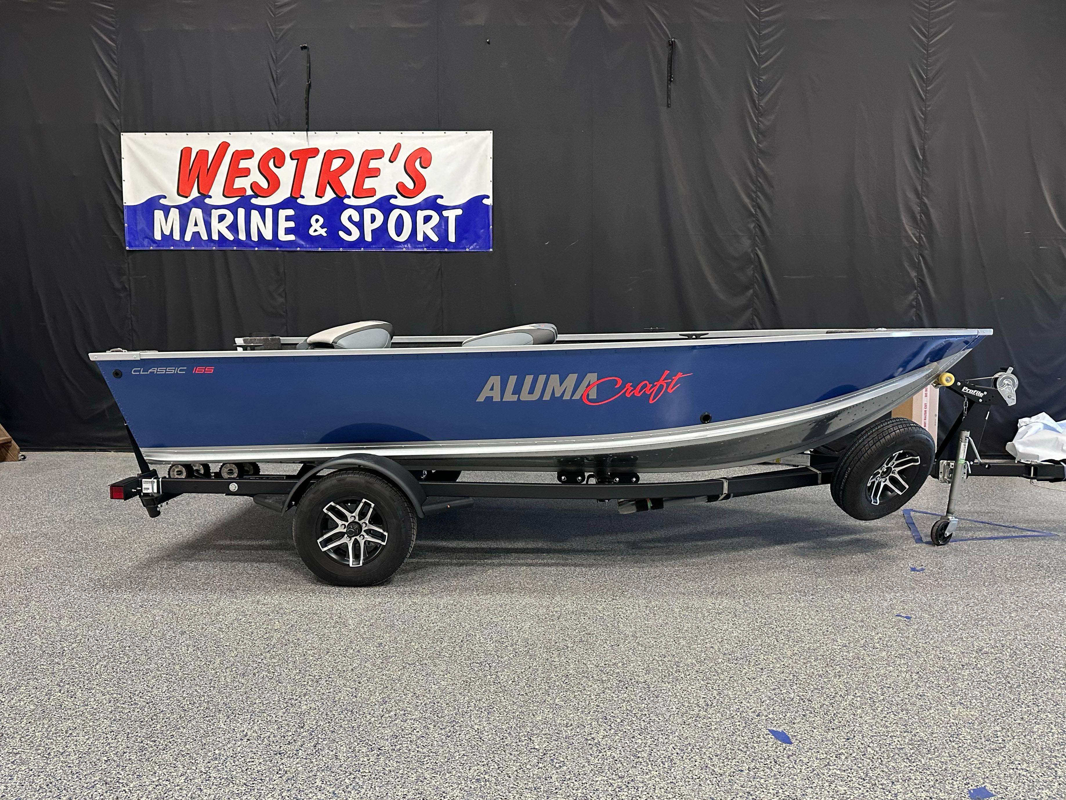 Alumacraft Classic 165 Tiller 2024 Alumacraft Classic 165 Tiller boat displayed at Westre's Marine & Sport.