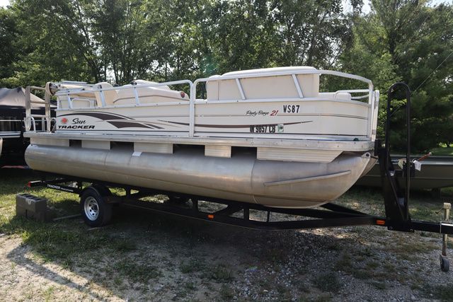 2005 Sun Tracker Party Barger 21 DL