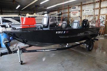 2020 Lowe Fishing Machine 1675SC