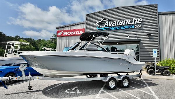 2025 Bayliner Trophy 22 Side Console