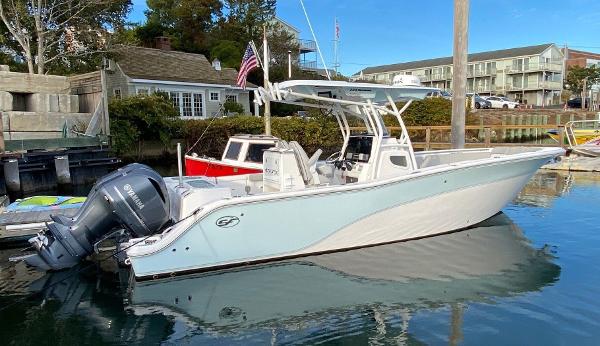 Sea Fox 288 Commander 2020 Sea Fox 288 Commander boat docked in a marina with Yamaha outboard motor.