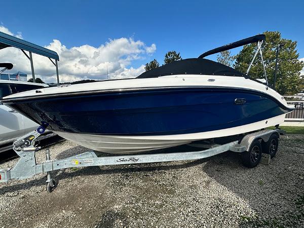 Sea Ray SPO 210 2025 Sea Ray SPO 210 boat on trailer under blue sky.