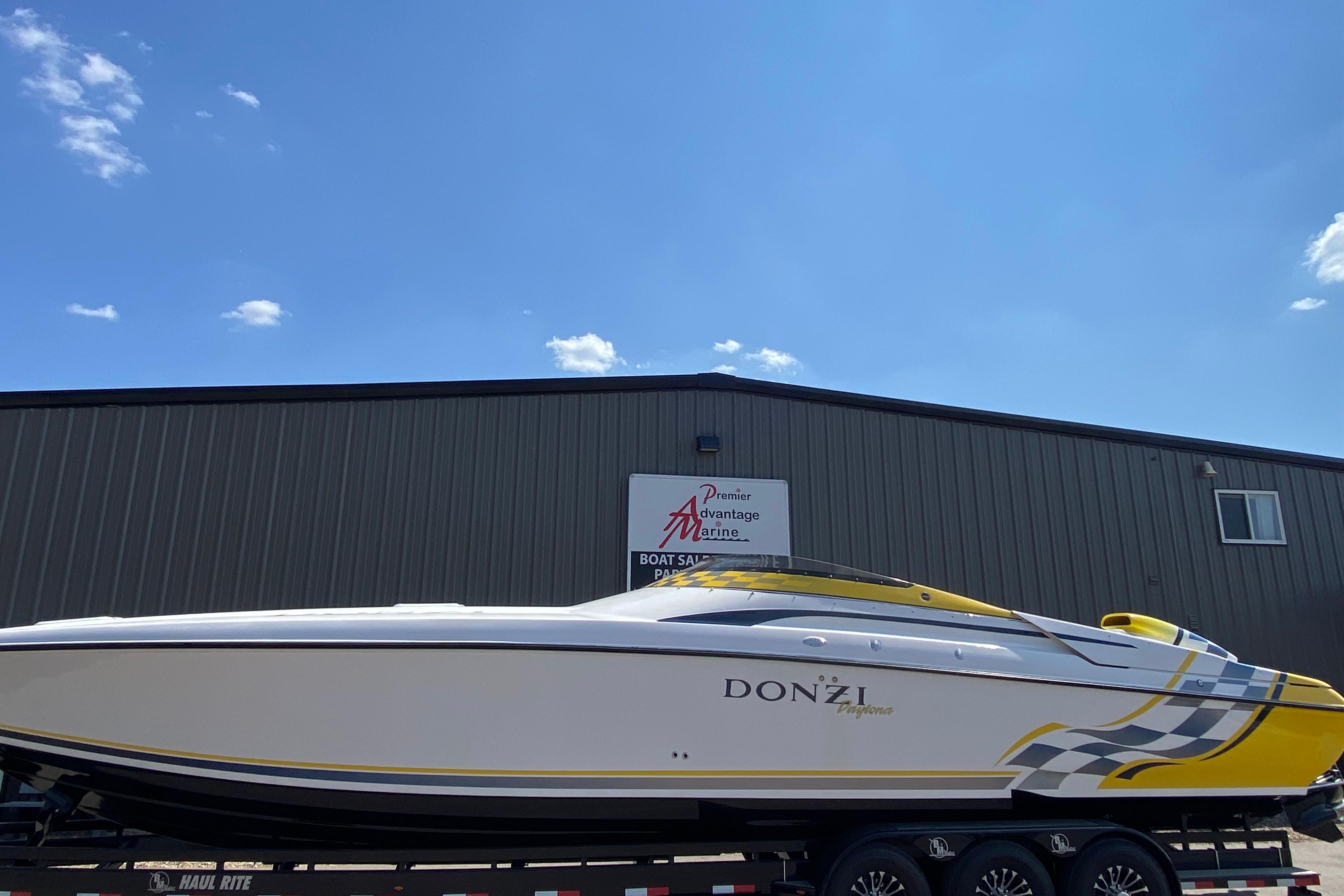 2001 Donzi 38 Daytona