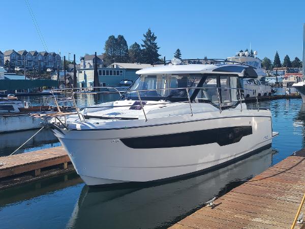 Jeanneau NC 895 Series 2 2024 Jeanneau NC 895 Series 2 boat docked in a marina.