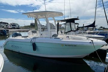 2020 Robalo R222 Center Console