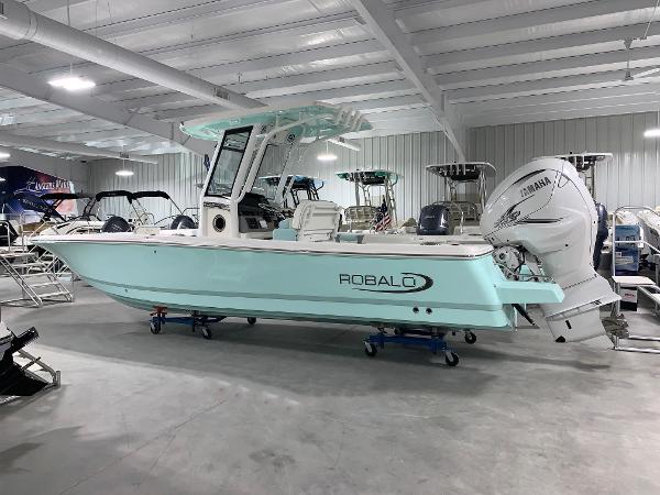 2024 Robalo 266 Cayman