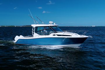 2020 Boston Whaler 325 Conquest