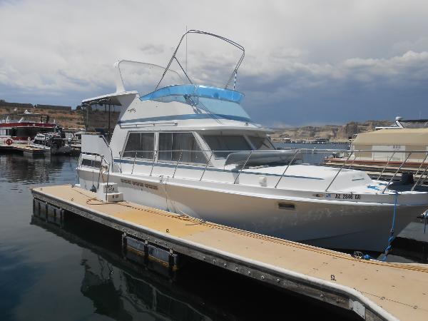 1981 Uniflite Cabin Cruiser