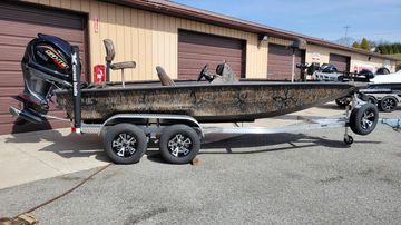 2025 Xpress X19 Pro Bass w/ Yamaha 200 Vmax (In stock!)