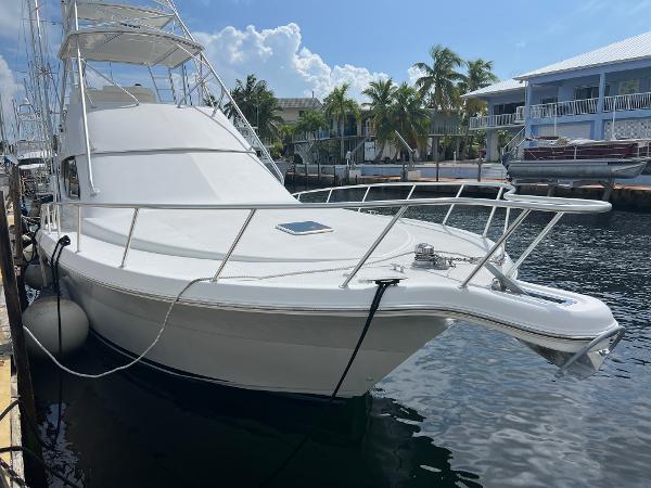 Rampage 45 Convertible 2005 Rampage 45 Convertible yacht docked by waterfront homes.
