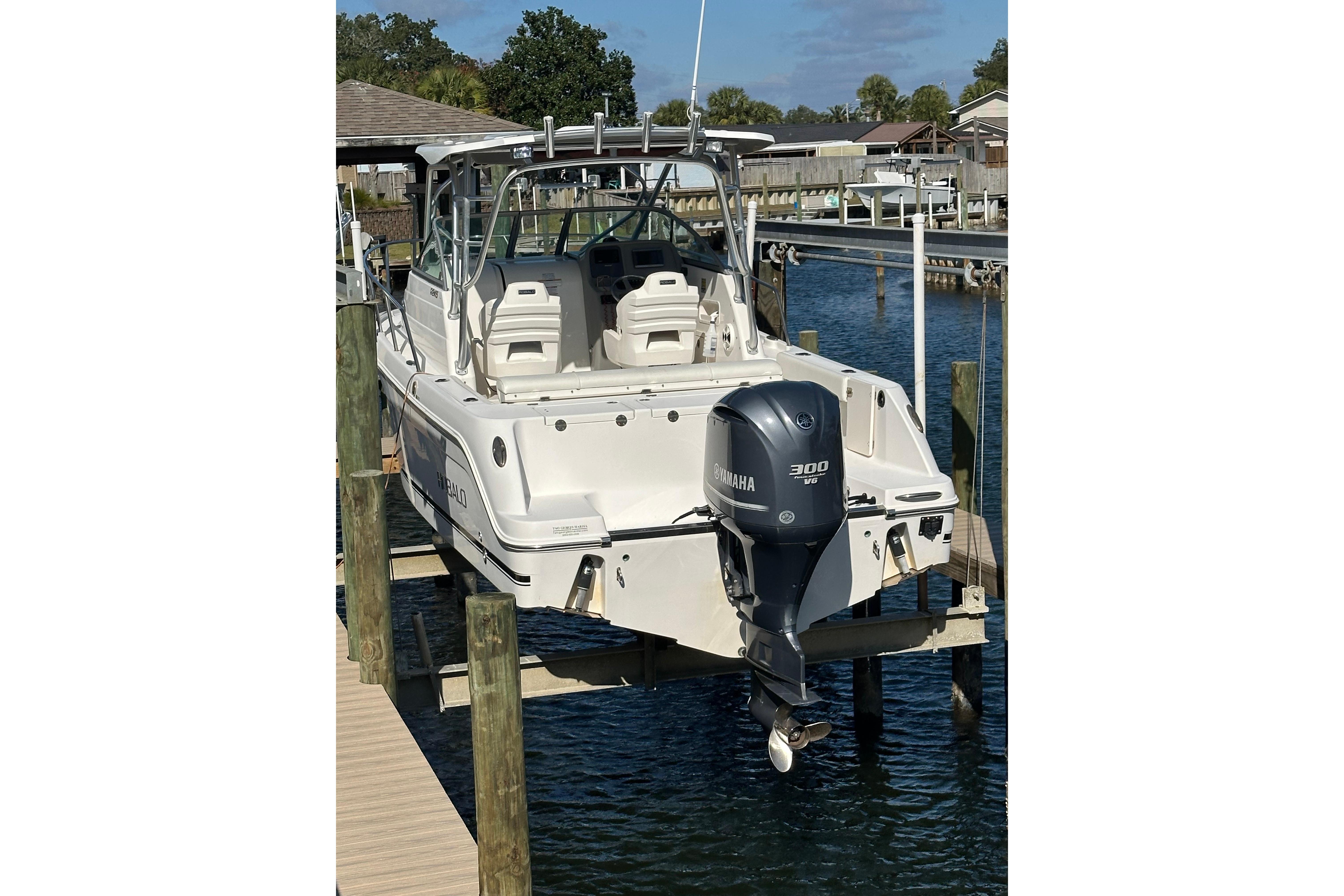 2011 Robalo R245 Walkaround