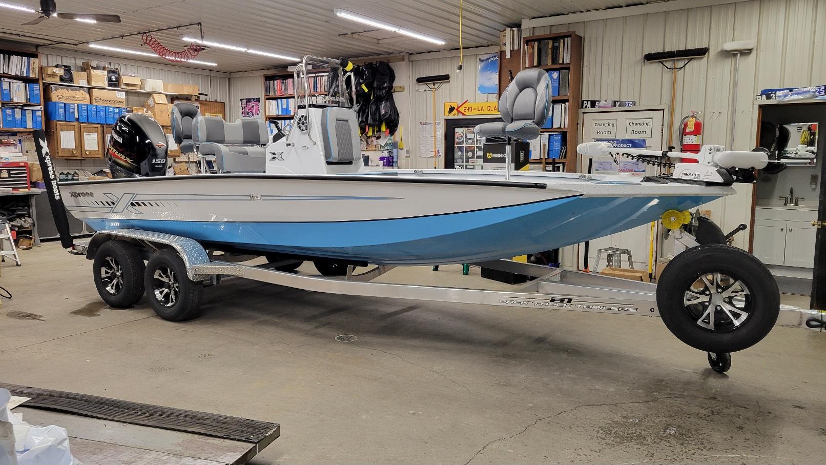 Xpress H20 Bay w/ Yamaha Vmax 150 SHO (In stock!) 2025 Xpress H20 Bay boat with Yamaha Vmax 150 SHO, displayed in a showroom.