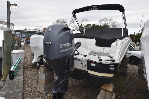 2021 NauticStar 223 DC