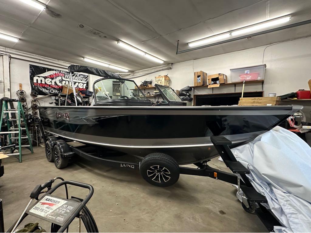 2025 Lund 2075 Fisherman