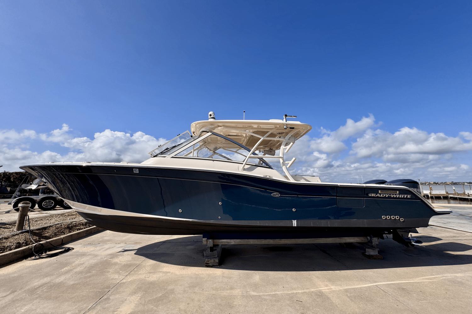 2019 Grady-White 325 Freedom
